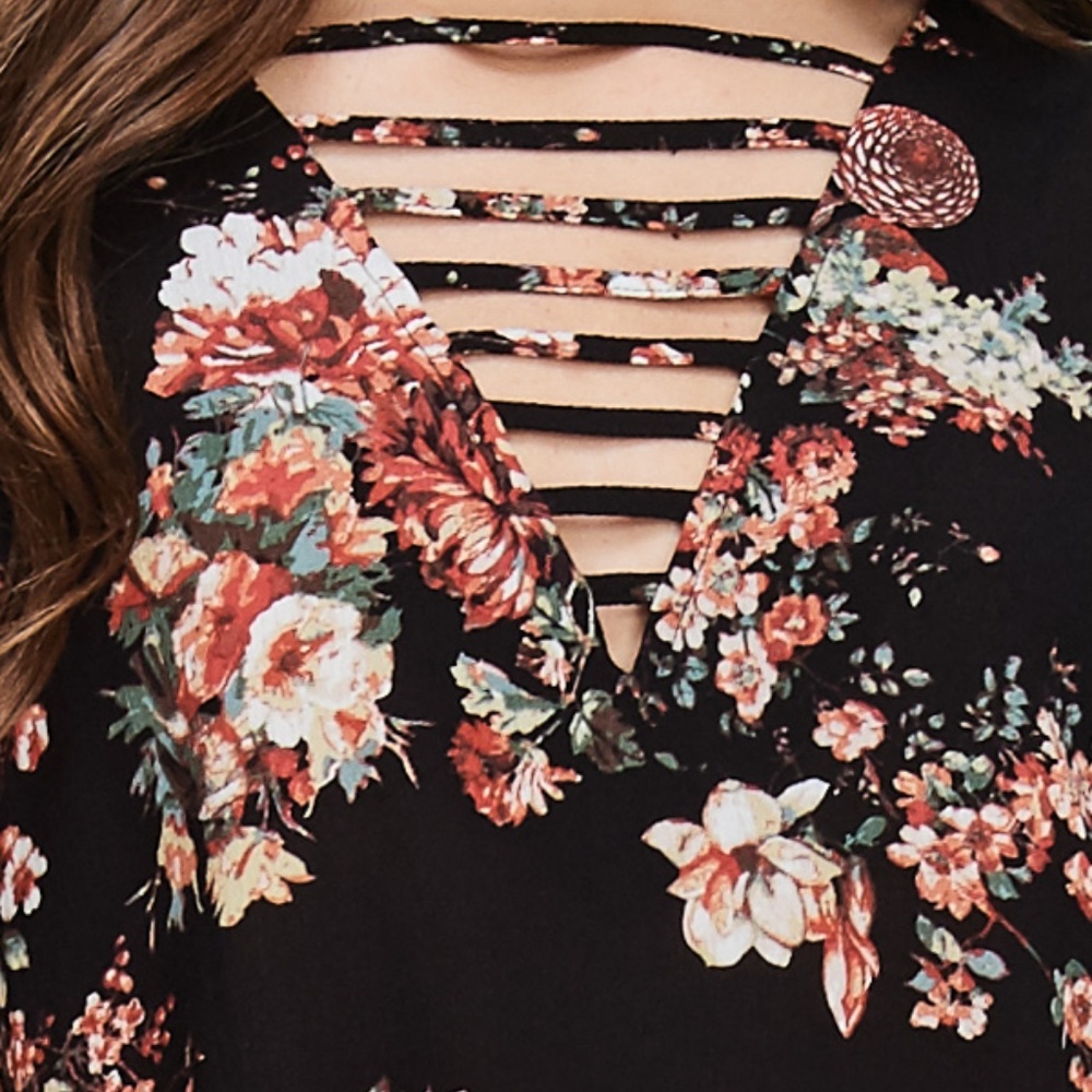 NWT SPAGHETTI LADDER V NECK, HIGH/ LOW FLORAL TOP - Picture 2 of 6